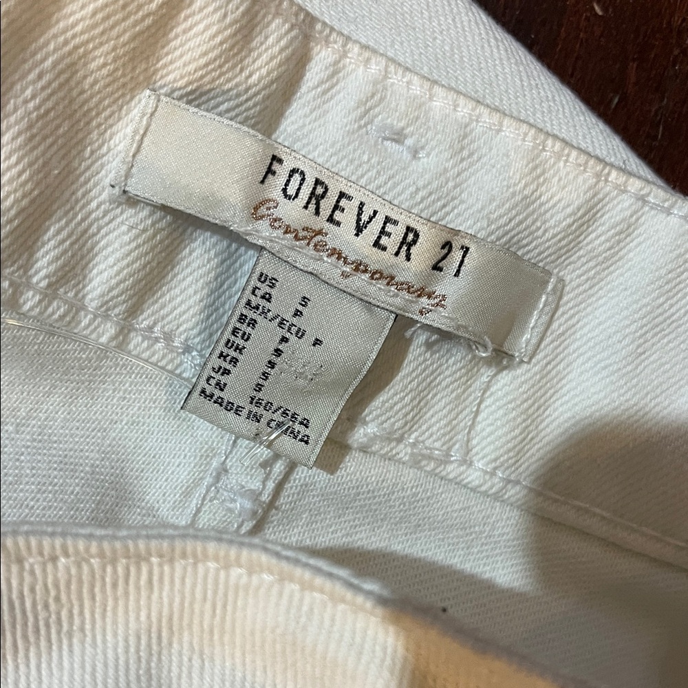 🌻3/$15🌻 Forever 21 Off-White Buttoned denim pencil Skirt - Picture 2 of 5